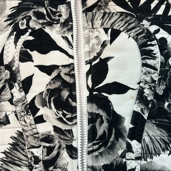 Lulu lemon sweater - Picture 6 of 11